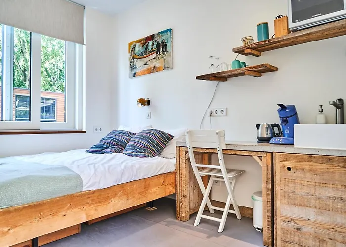 The Houseboat Family - De Pijp * 암스테르담