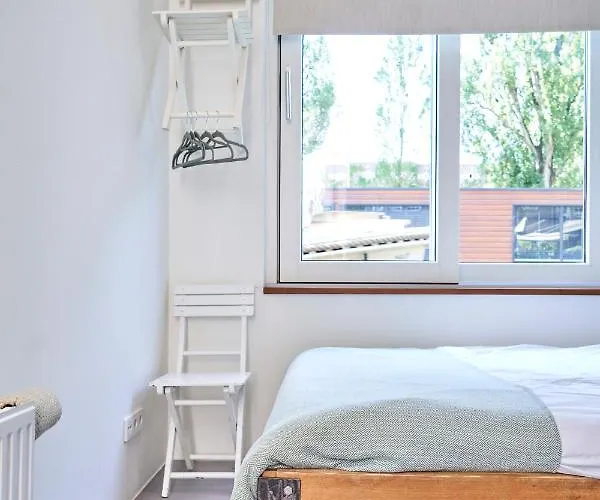 The Houseboat Family - De Pijp